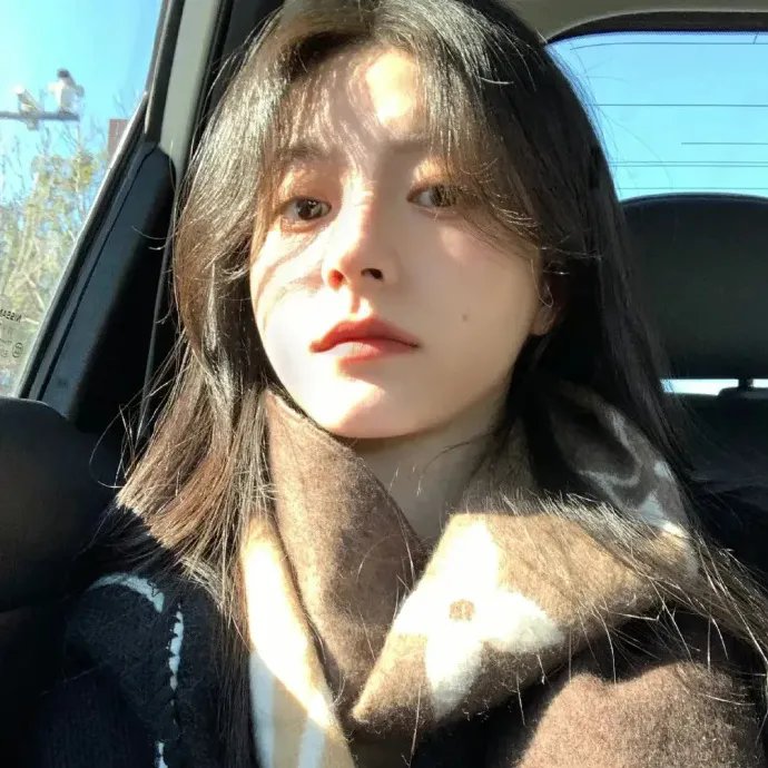 街上流行红裙子